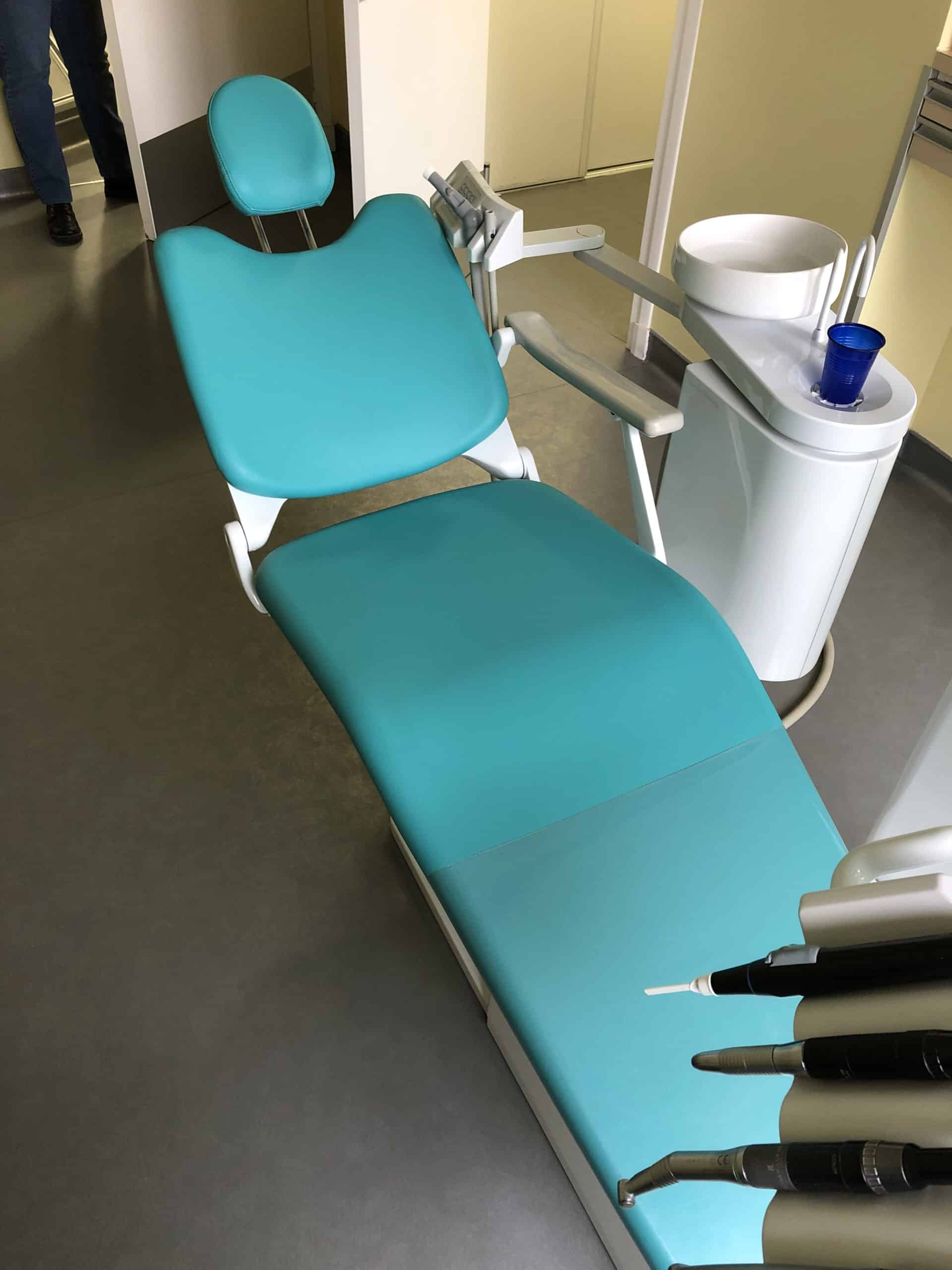 Réfection d'un fauteuil de dentiste par la sellerie minot