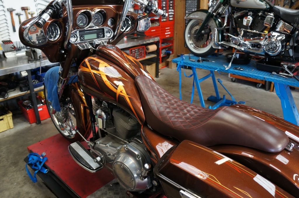 Personnalisation selle Harley Davidson par la SELLERIE MINOT